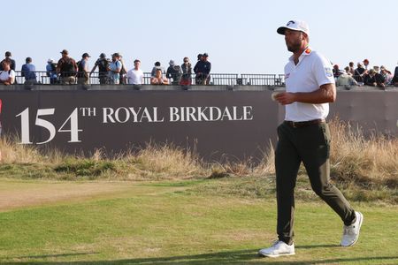 New Dad Sam Burns Leads British Open After Near-Miss With Delivery Room