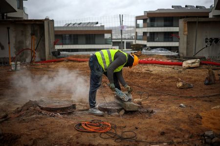 Portugal’s Immigration Crackdown Squeezes Construction Industry Amid Housing Crisis