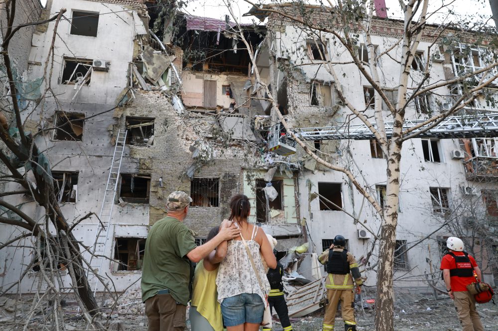 Ukraine Launches 400+ Drones at Moscow Amid Political Unrest at Home