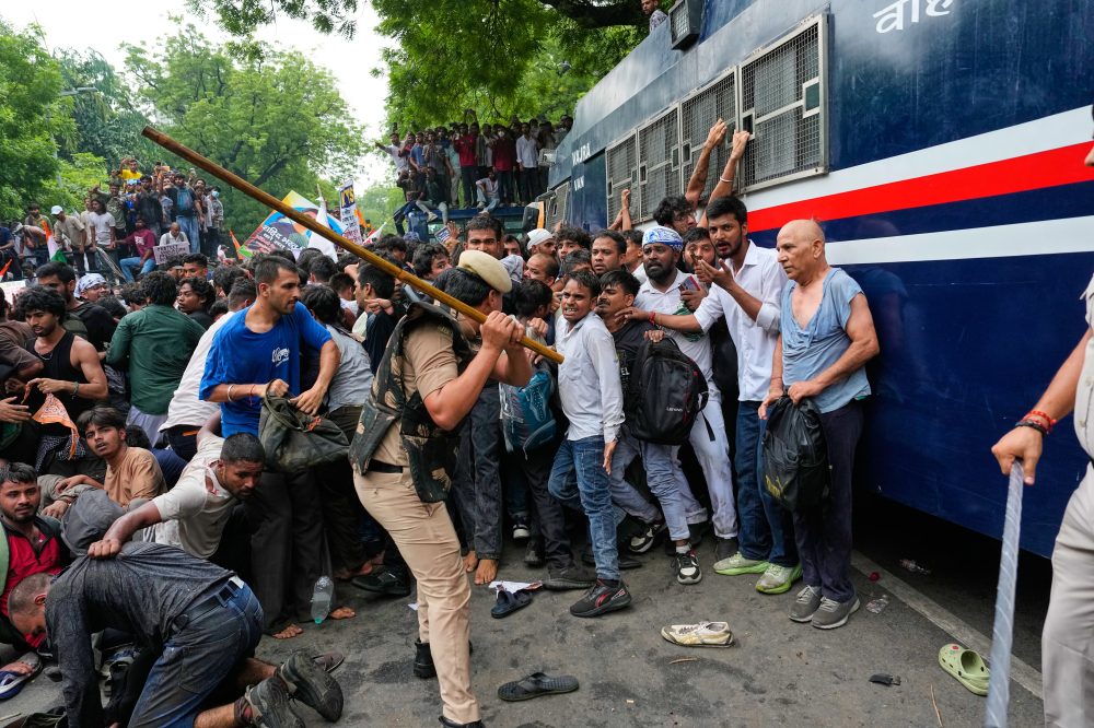 Indian Police Use Force Against Youth ‘Cockroach’ Movement Marching on Parliament