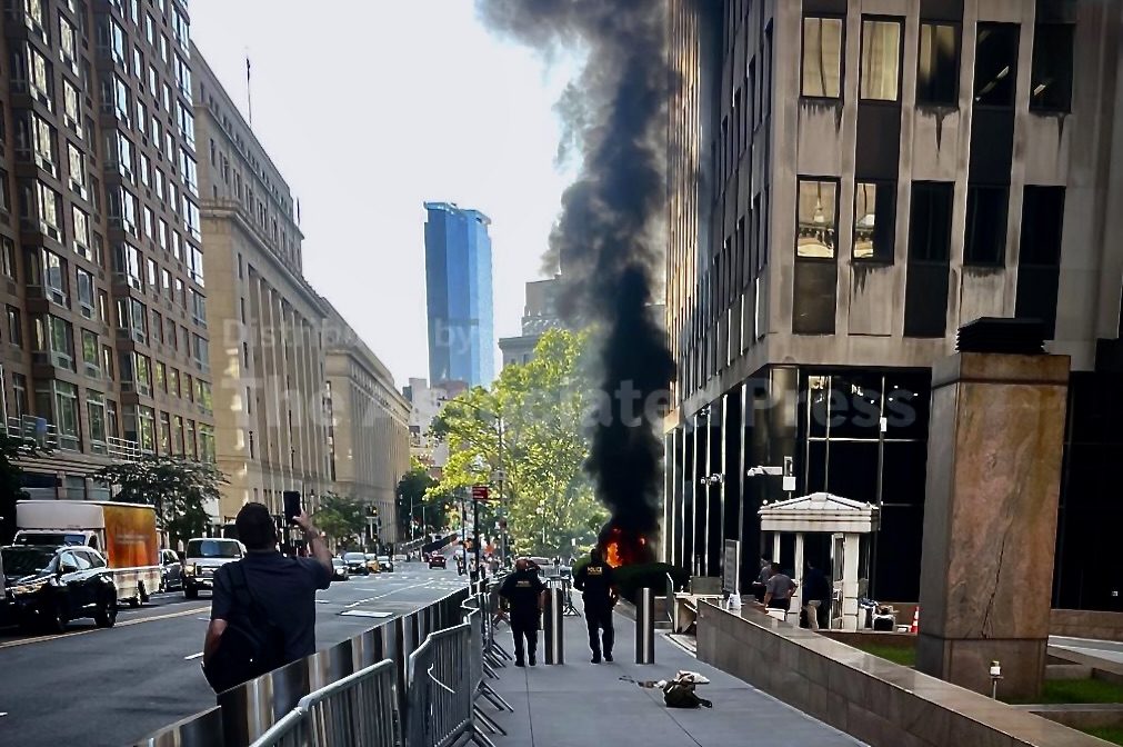 Incendiary Device Ignites Outside NYC Federal Building; Suspect in Custody