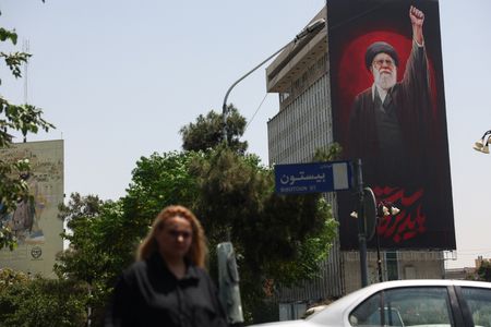US Strikes Southern Iran; Iranian Forces Hit Gulf Targets in Escalating Exchange