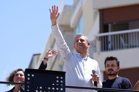 Ousted Turkish Opposition Leader Quits Party, Launches New Political Movement