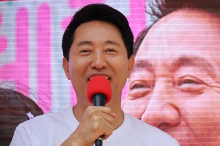 Seoul Mayor Convicted in Political Funds Case, Faces Losing Office
