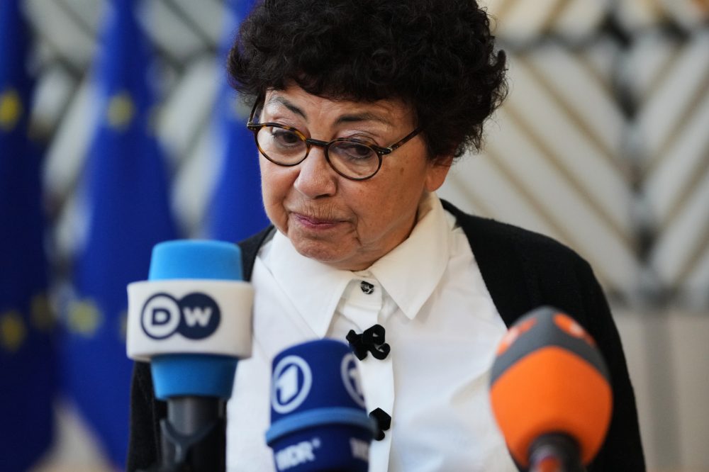 France’s Environment Minister Quits Over Law Allowing Banned Bee-Harming Pesticides