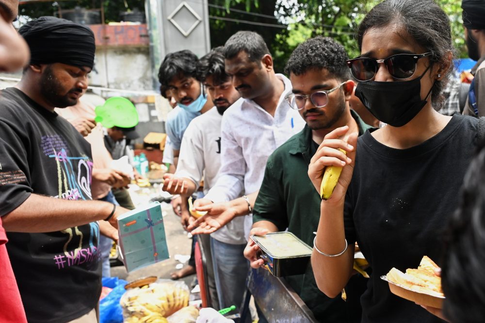 Food Deliveries Fuel India’s ‘Cockroach’ Protest Movement in New Delhi