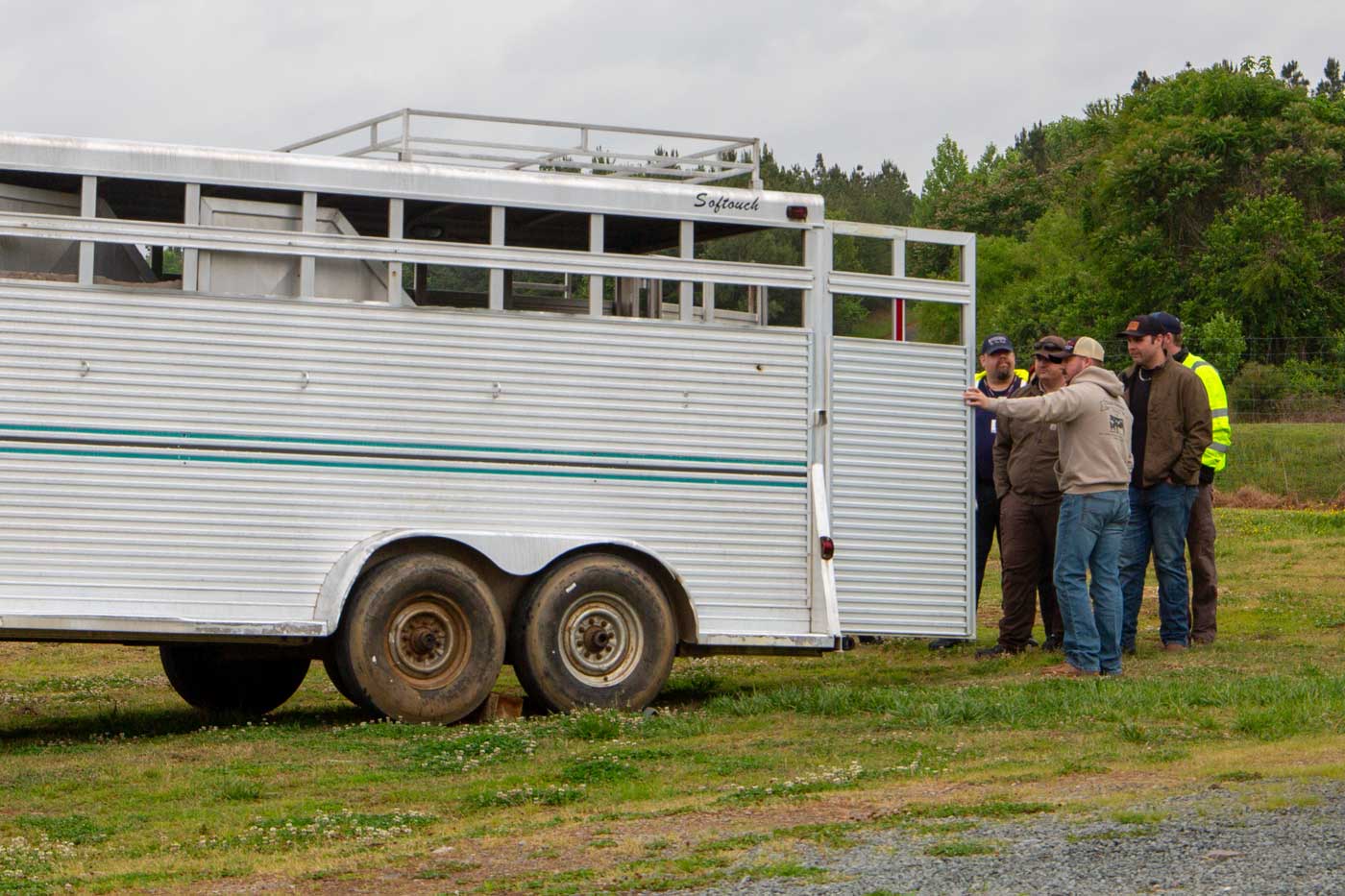 Share the Road: Why You Should Give Livestock Trailers Extra Space