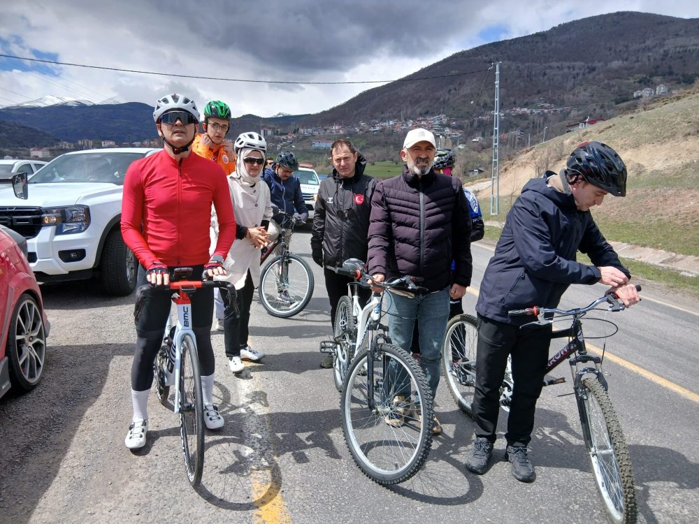 Turkish Governor Fired Over Cycling Shorts Photos, Supporters Push for His Return
