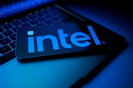 Intel Projects Strong Earnings as AI Boom Fuels Server Chip Demand