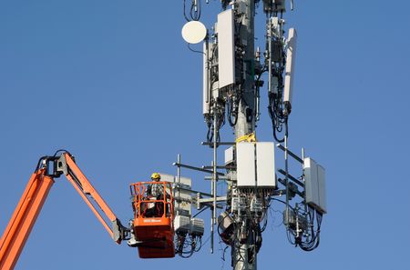 Verizon Raises Profit Outlook After New 5G Plans Drive Subscriber Growth