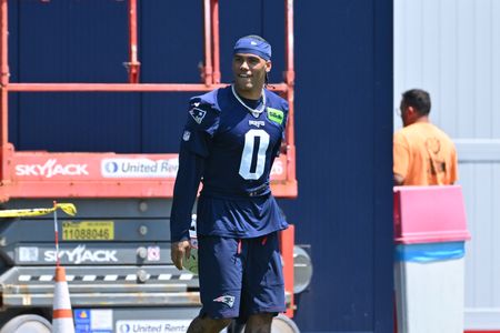 Patriots Owner Says Team Offered CB Gonzalez Record NFL Deal