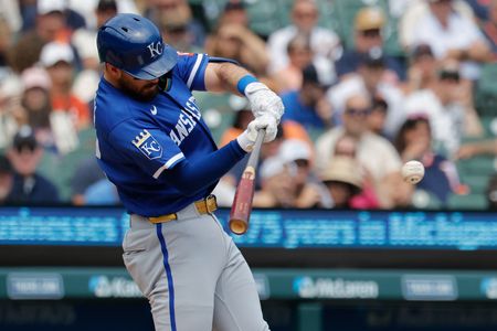Salvador Perez Shatters Royals Home Run Record in 3-2 Win Over Tigers
