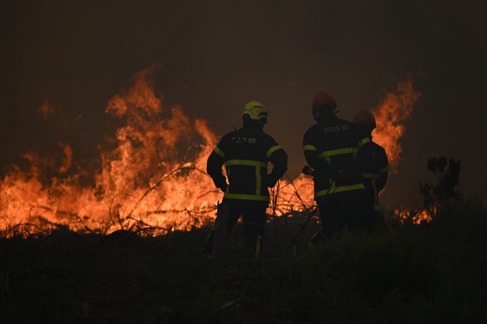 French Wildfires Force More Than 250,000 From Homes, Threaten Bordeaux