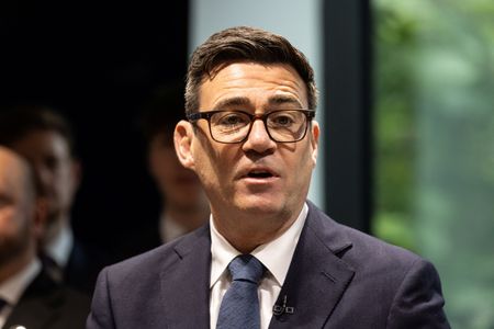 UK’s New PM Burnham Hosts Zelenskiy as First International Guest