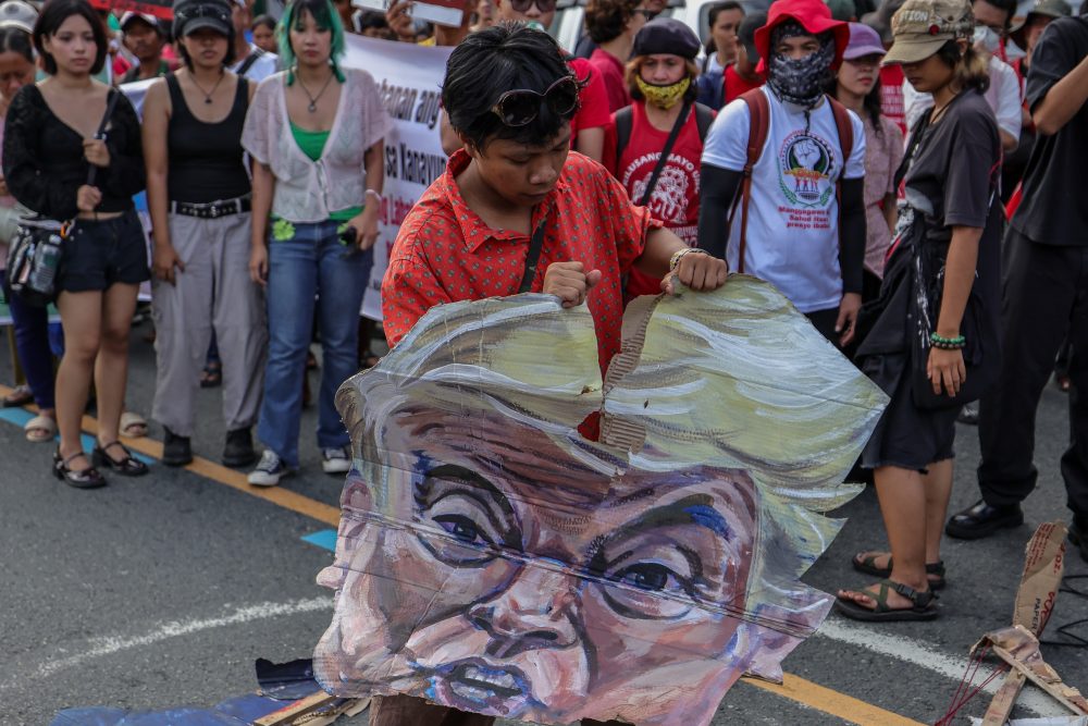 Philippine President Faces Corruption Storm and Political Strife Before Major Address