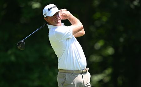 Lucas Glover Clarifies Shoe Removal Was About Spike Marks, Not AimPoint