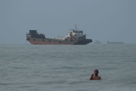 Oman Proposes Regional Hormuz Management Plan to Iran, Source Says